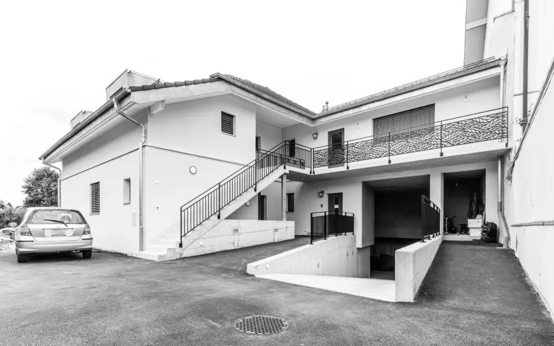 Construction d’une villa de deux logements avec parking souterrain à Gollion